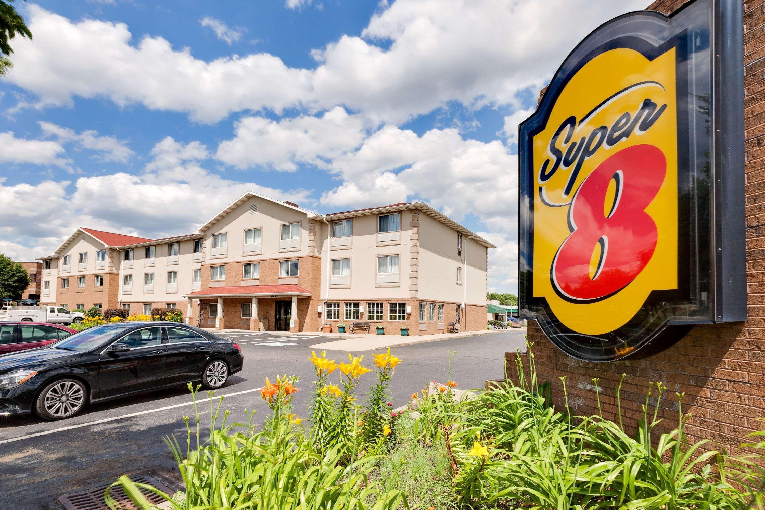 Super 8 By Wyndham Akron S/Green/Uniontown Oh Exteriör bild
